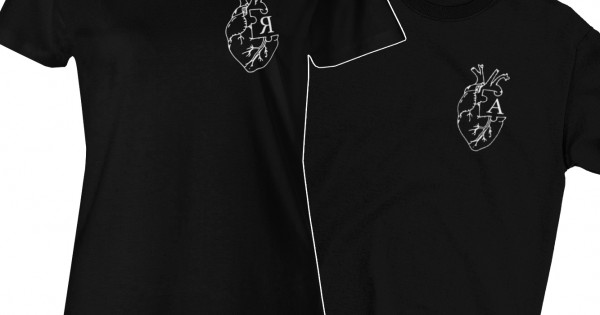 Тениски за влюбени - сърце и първа буква на любимият човек — оферта от clothink.eu