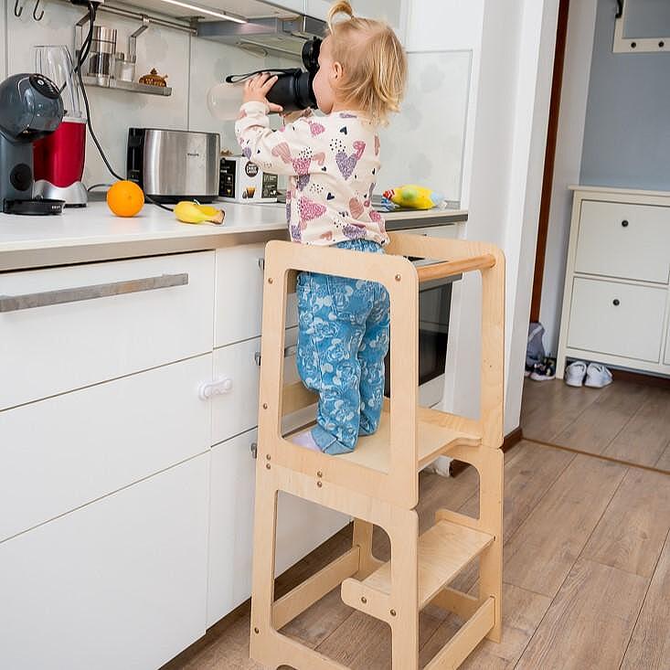 Помощна Кула Монтесори 2в1 с масичка и столче — оферта от woodenmagic.bg