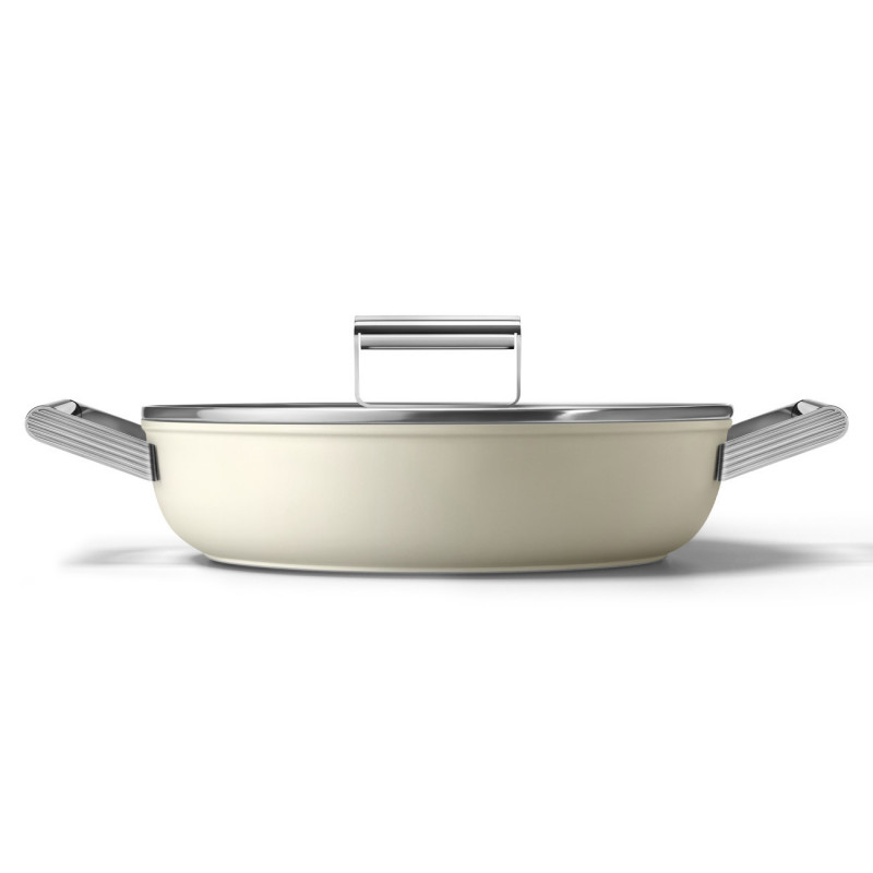 Плитка тенджера с капак Smeg DPF2812CRM, 28 см, 4.3 л, Керамично незалепващо покритие, Фурна до 250C, Без PFAS, Индукция, Крема — оферта от alleop.bg